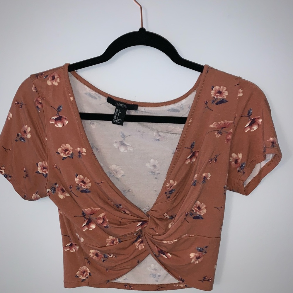 🤍 Floral cross crop top